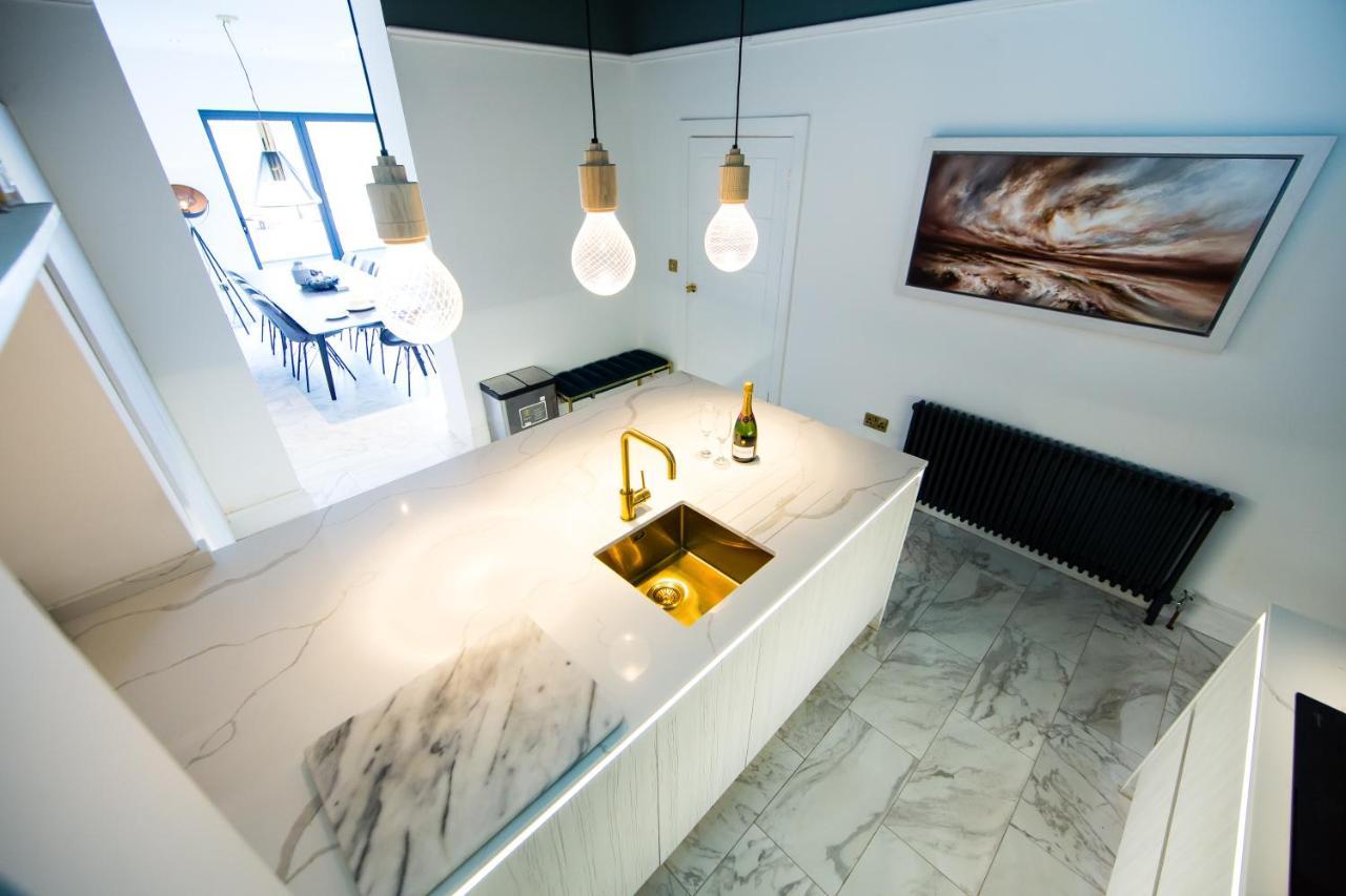 Rounton Villa By Maison Parfaite - Hot Tub - Sea Views - Parking 로빈후즈베이 외부 사진
