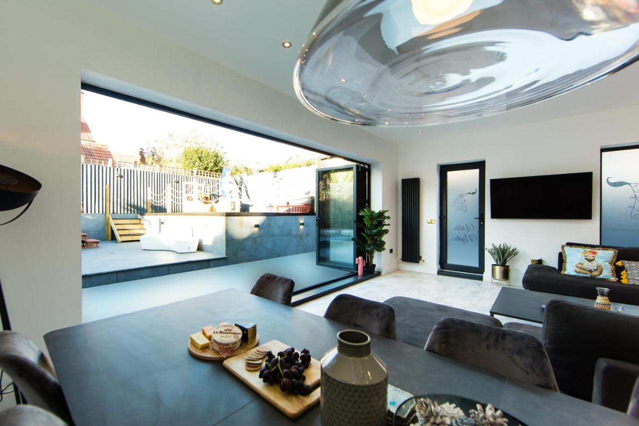 Rounton Villa By Maison Parfaite - Hot Tub - Sea Views - Parking 로빈후즈베이 외부 사진