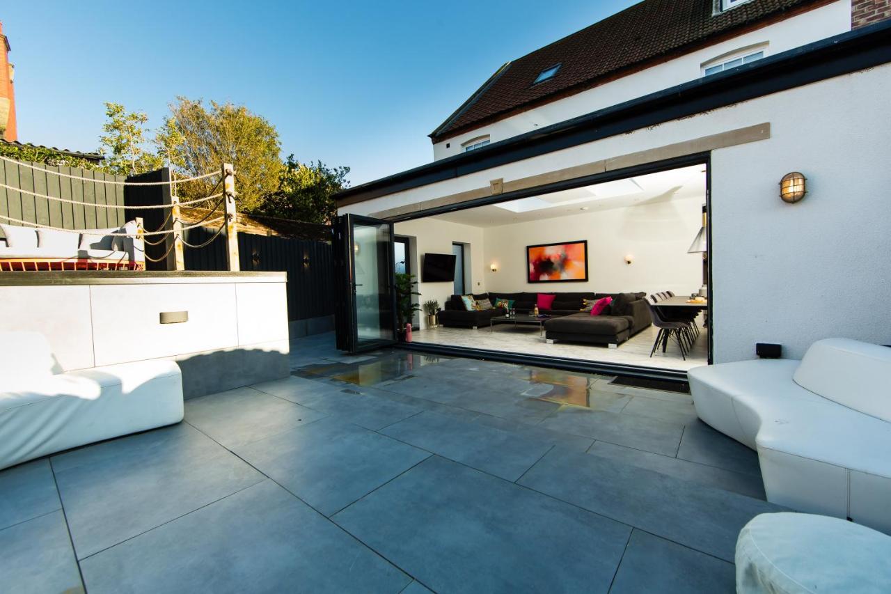 Rounton Villa By Maison Parfaite - Hot Tub - Sea Views - Parking 로빈후즈베이 외부 사진