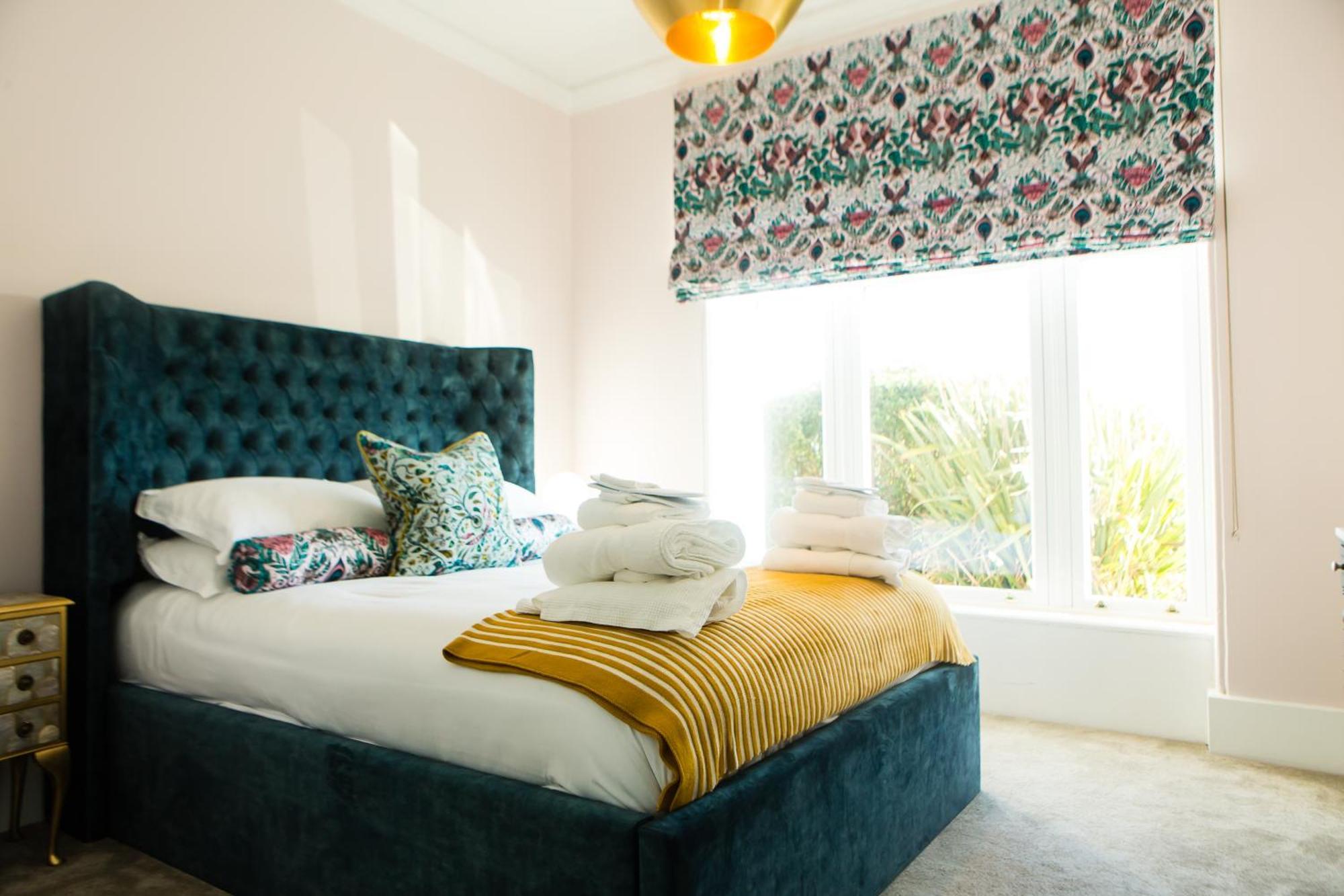 Rounton Villa By Maison Parfaite - Hot Tub - Sea Views - Parking 로빈후즈베이 외부 사진