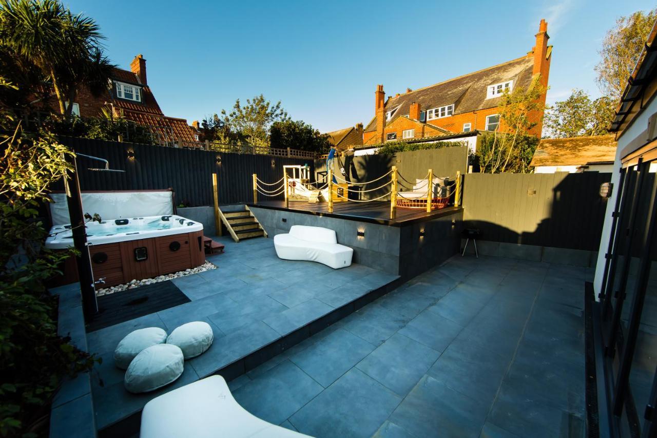 Rounton Villa By Maison Parfaite - Hot Tub - Sea Views - Parking 로빈후즈베이 외부 사진