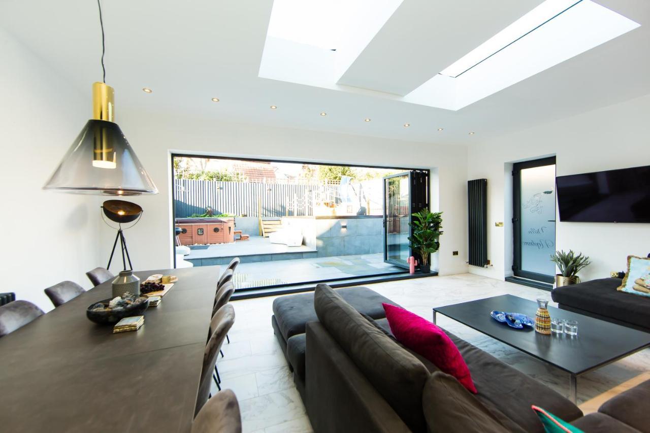 Rounton Villa By Maison Parfaite - Hot Tub - Sea Views - Parking 로빈후즈베이 외부 사진