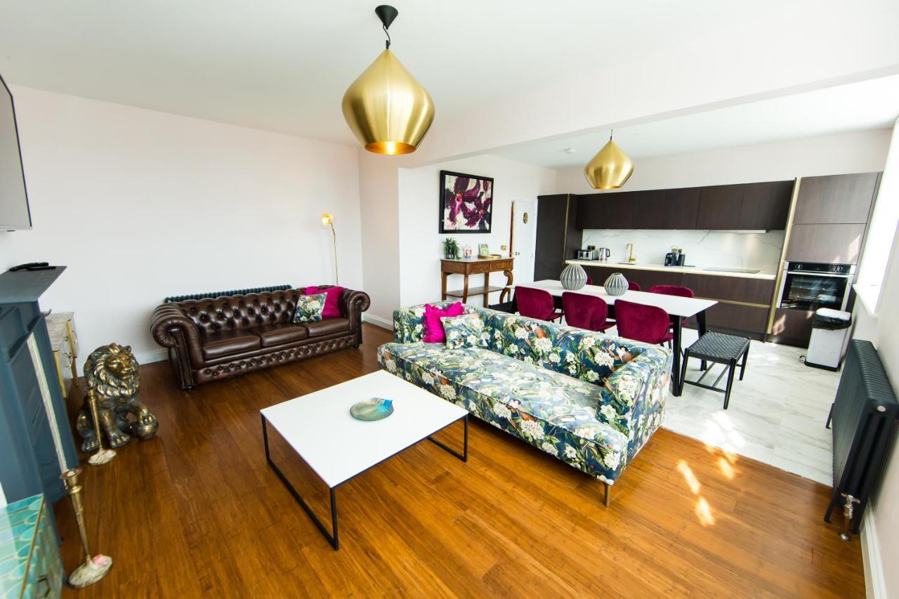 Rounton Villa By Maison Parfaite - Hot Tub - Sea Views - Parking 로빈후즈베이 외부 사진