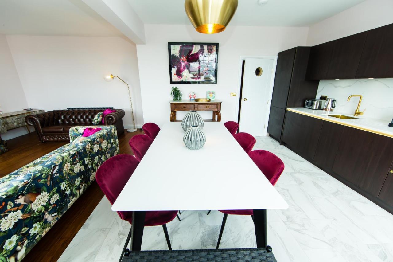Rounton Villa By Maison Parfaite - Hot Tub - Sea Views - Parking 로빈후즈베이 외부 사진