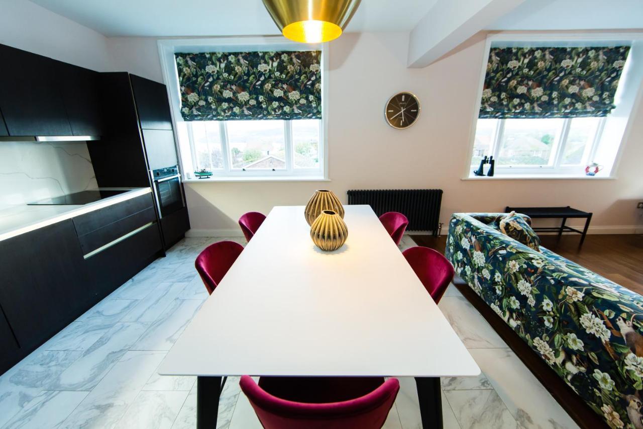 Rounton Villa By Maison Parfaite - Hot Tub - Sea Views - Parking 로빈후즈베이 외부 사진