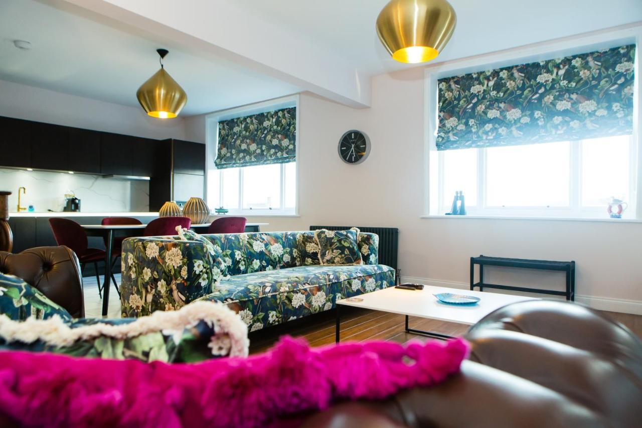 Rounton Villa By Maison Parfaite - Hot Tub - Sea Views - Parking 로빈후즈베이 외부 사진