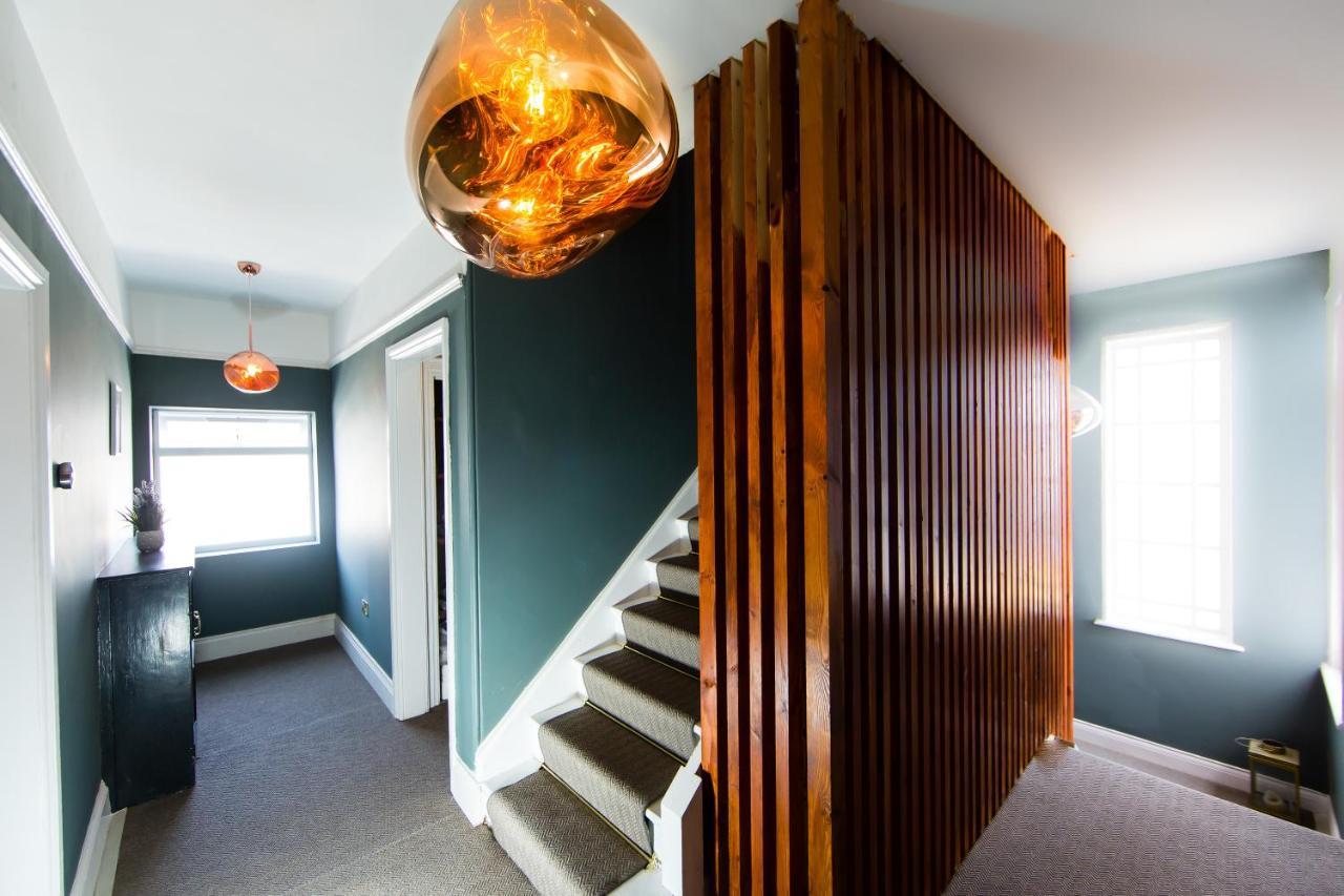 Rounton Villa By Maison Parfaite - Hot Tub - Sea Views - Parking 로빈후즈베이 외부 사진