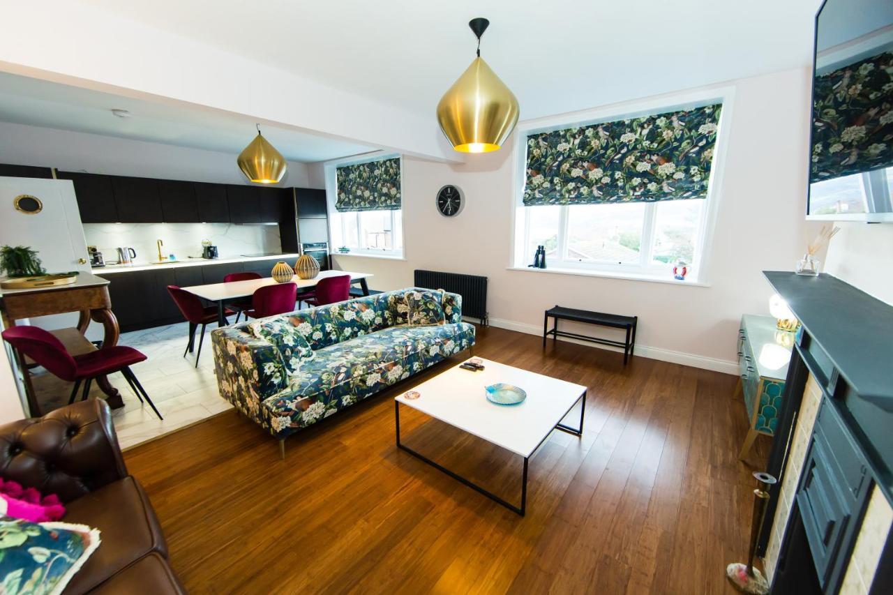 Rounton Villa By Maison Parfaite - Hot Tub - Sea Views - Parking 로빈후즈베이 외부 사진