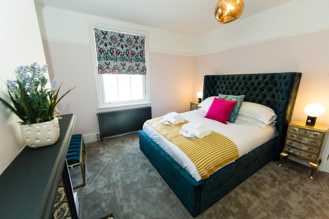 Rounton Villa By Maison Parfaite - Hot Tub - Sea Views - Parking 로빈후즈베이 외부 사진