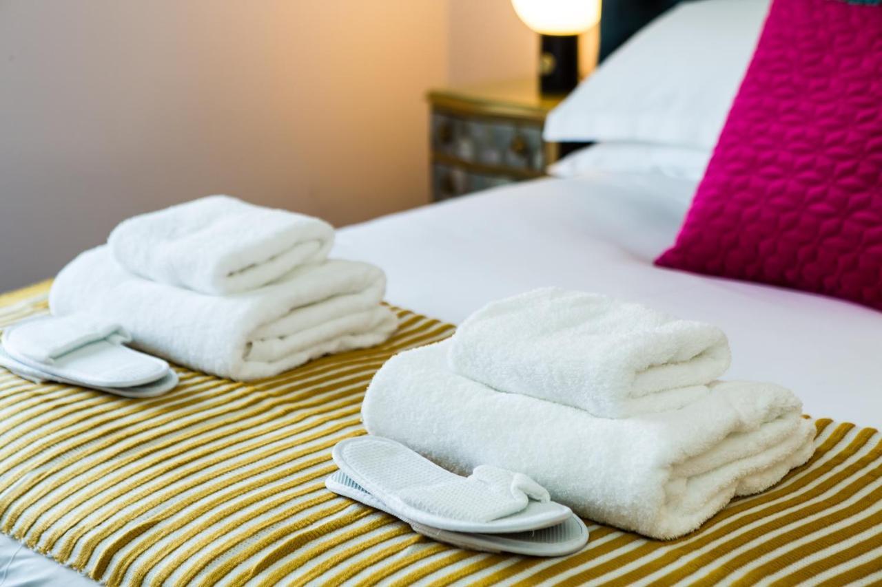 Rounton Villa By Maison Parfaite - Hot Tub - Sea Views - Parking 로빈후즈베이 외부 사진