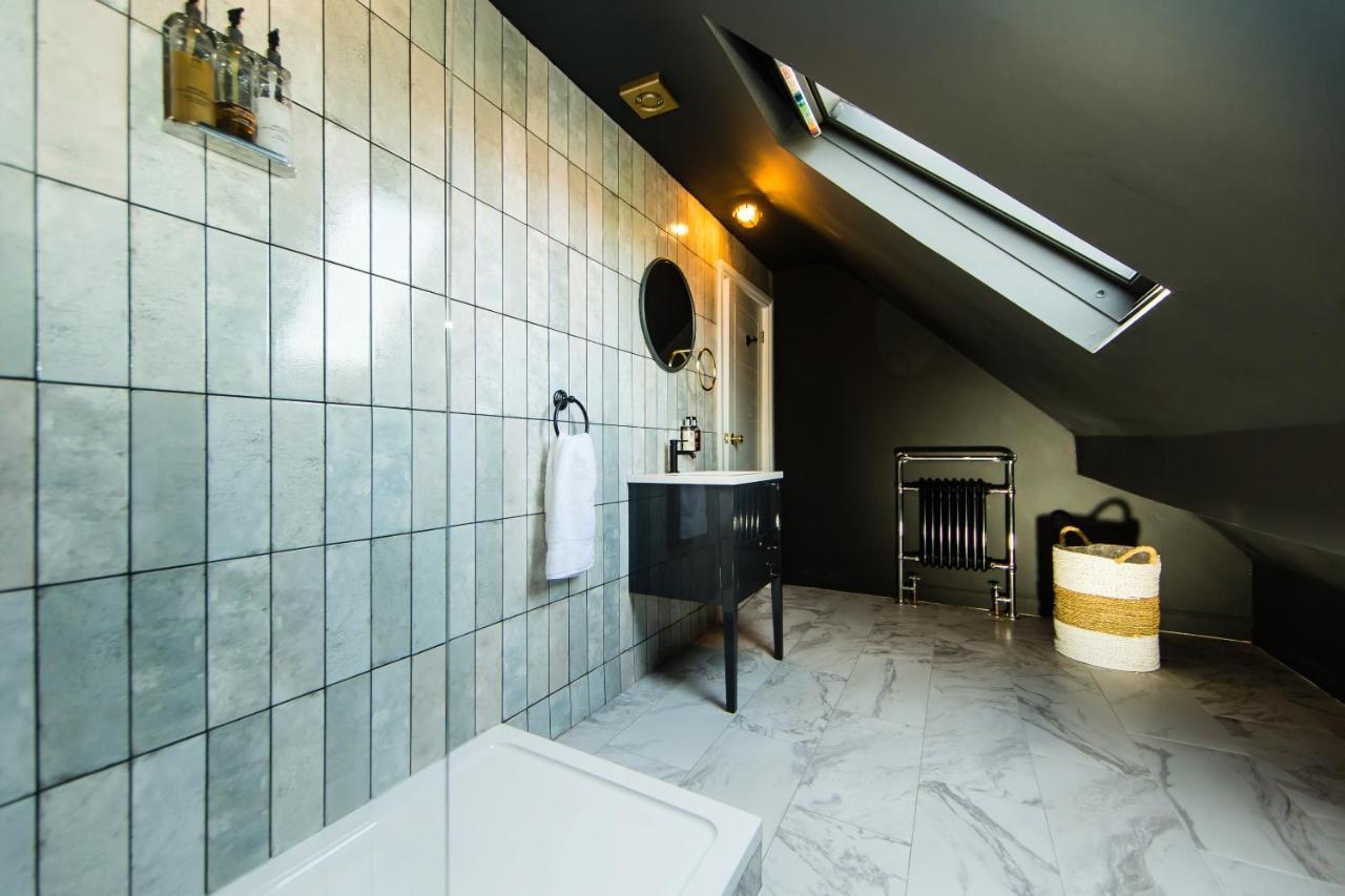 Rounton Villa By Maison Parfaite - Hot Tub - Sea Views - Parking 로빈후즈베이 외부 사진
